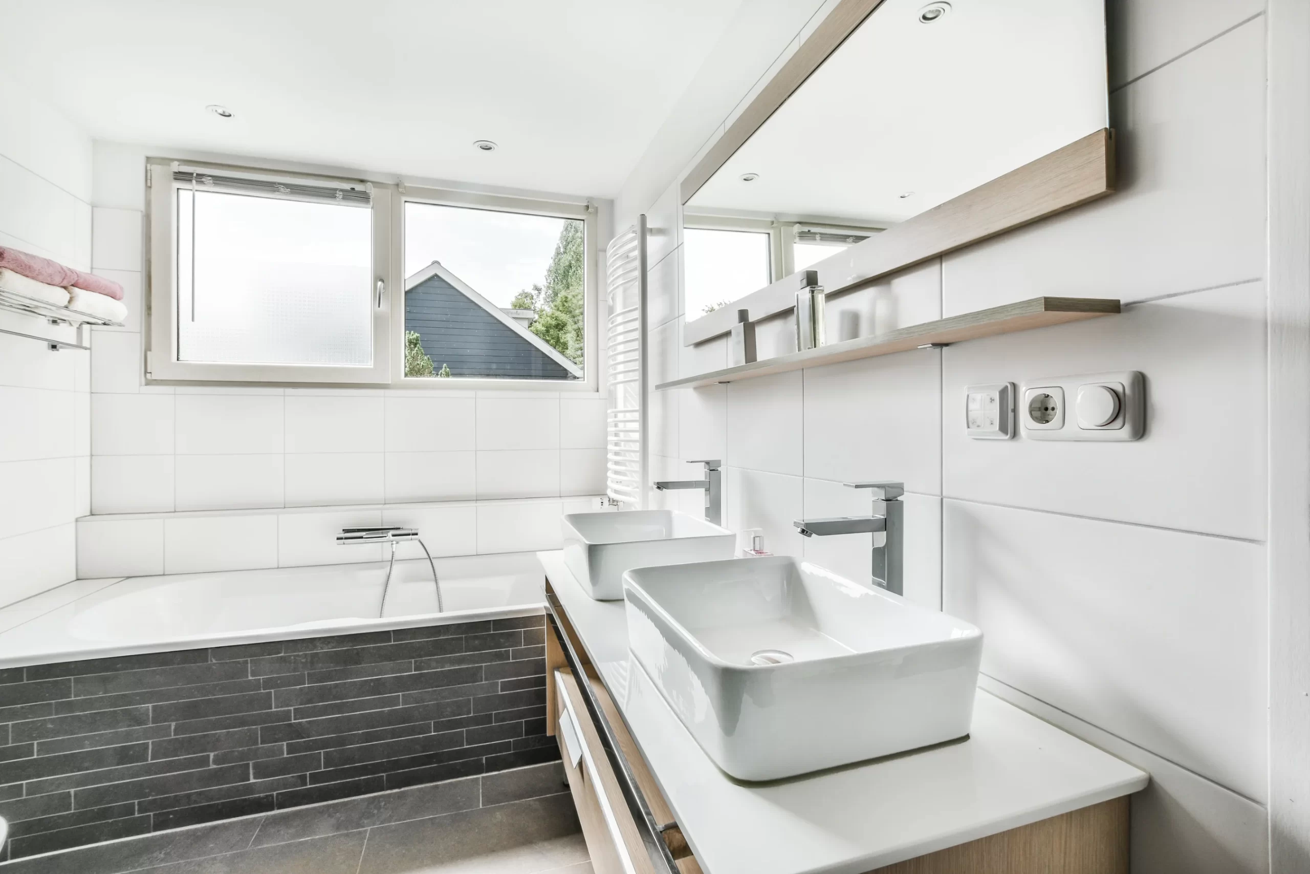 Thinking of a Bathtub to Shower Conversion Kit? Dorset Homeowner’s Guide to a Safe, Stylish Upgrade